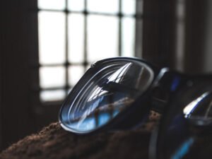 Lente ingrandimento Banca IMI Intesa Sanpaolo